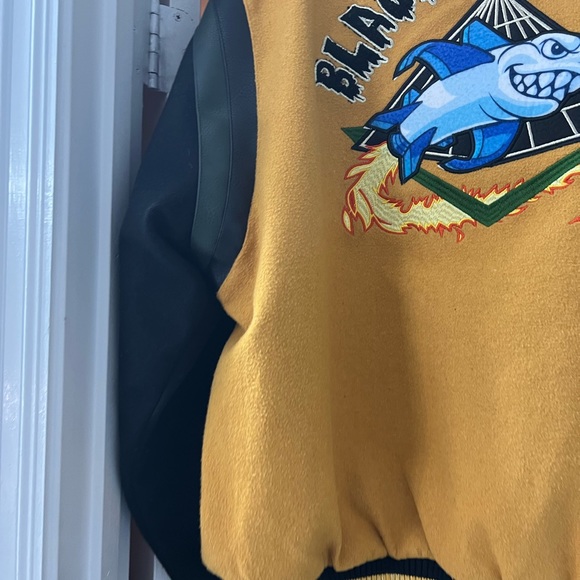 Pyramid Jacket size - Picture 9 of 11